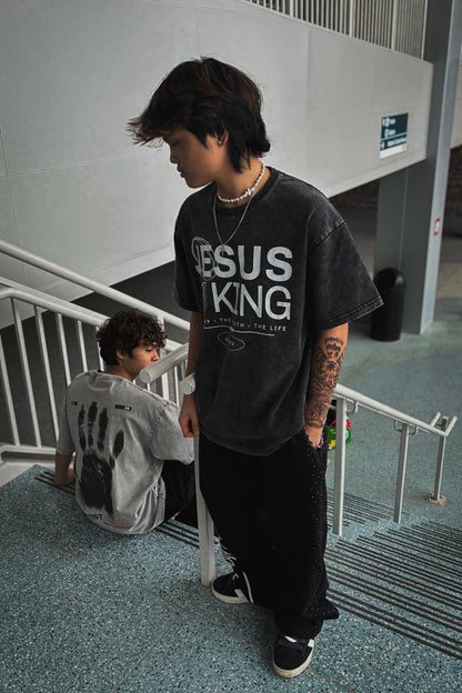 Jesus is king tee